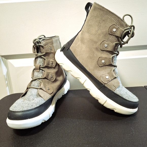 Sorel Women's Green and Gray Boots - Picture 12 of 16